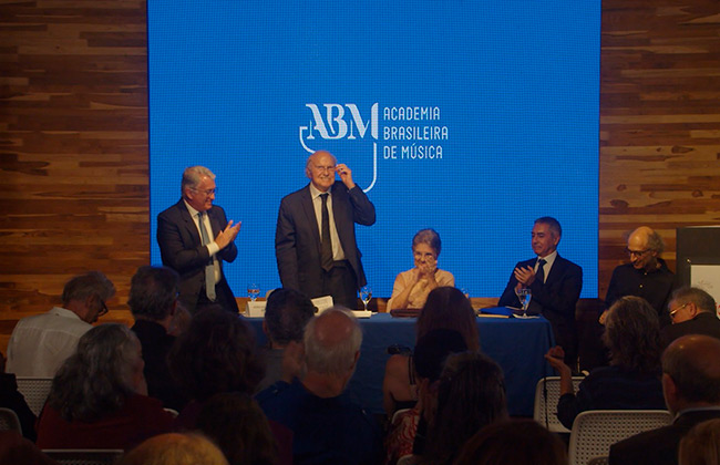Maestro Isaac Karabtchevsky assume a cadeira de Villa-Lobos na Academia Brasileira de Música